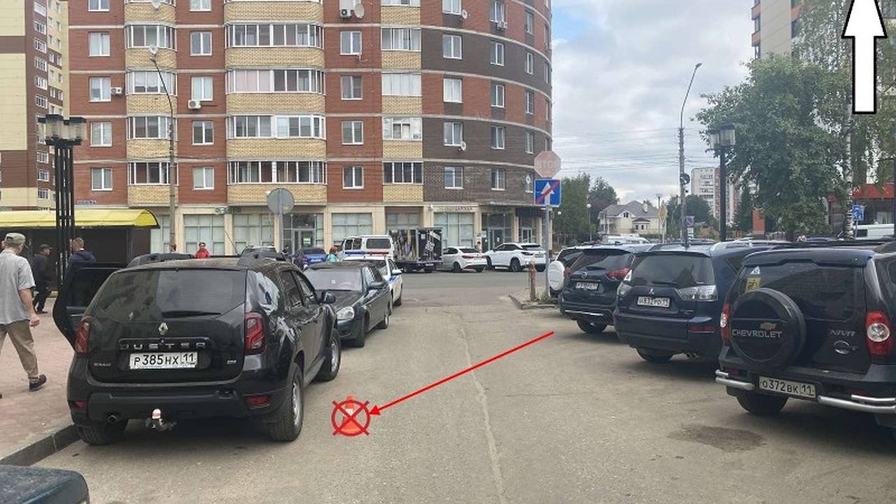 Главная картинка новости: В Коми автомобиль "Нива" задним ходом наехал на пешехода