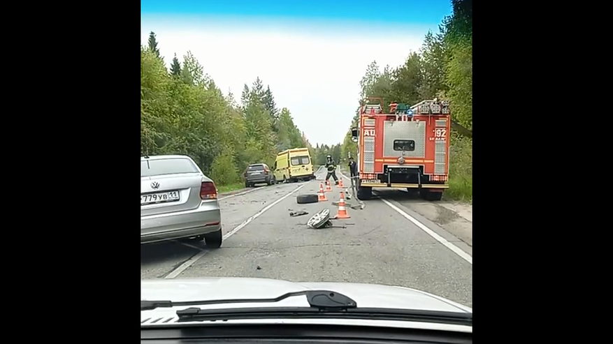 Главная картинка новости: На одной из трасс Коми произошло серьезное ДТП с пострадавшими