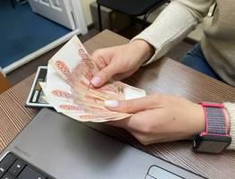 Коснется 2 миллионов россиян: экономист рассказал, кому повысят зарплату этой осенью