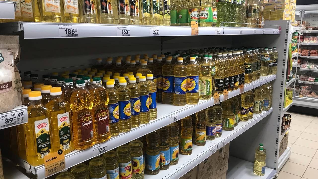 Главная картинка новости: Янтарная гадость в прозрачной бутылке: Роскачество назвало самые худшие бренды растительного масла