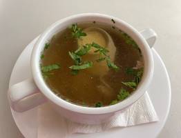 Куриный бульон будет прозрачнее слезы: добавьте при варке мяса этот ингредиент — вкуснейший суп гарантирован