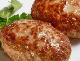 Чтобы котлеты таяли во рту, бабушка научила добавлять в фарш особый ингредиент: готовлю теперь только так