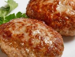 Чтобы котлеты таяли во рту, бабушка научила добавлять в фарш этот ингредиент: готовлю только так