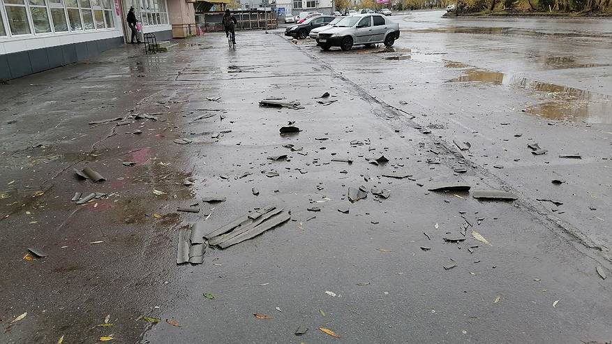 Главная картинка новости: В Коми в из-за шторма серьезно пострадала женщина