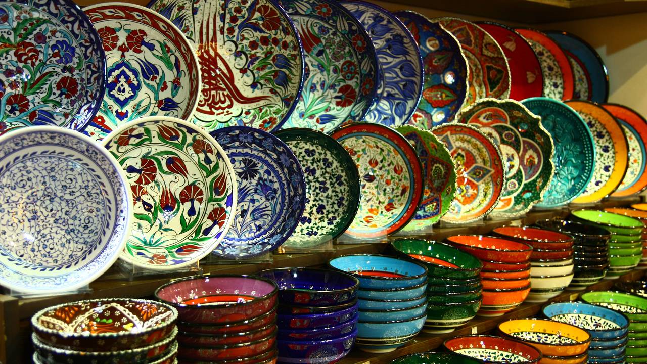 Главная картинка новости: Дорогой клад СССР: эта посуда сейчас продается от 100 000 рублей - была на каждой кухне