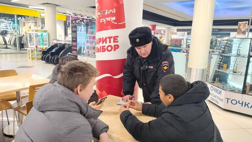 Главная картинка новости: В Коми проходят рейды полиции в местах массового скопления детей