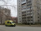 Женщина в Коми упала, пытаясь спуститься с 5-го этажа по занавеске