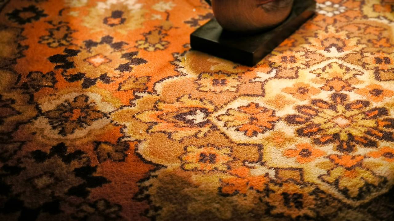Главная картинка новости: Ковер станет таким чистым, что жалко наступать: убираю всю грязь за считанные минуты — поможет одна мелочь
