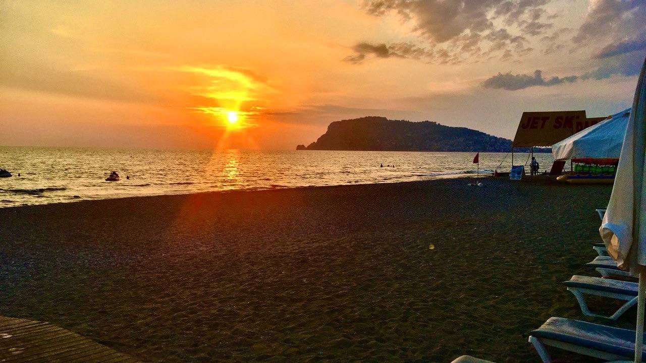 Главная картинка новости: Посольство РФ предупредило россиян о массовых проверках документов россиян на Шри-Ланке