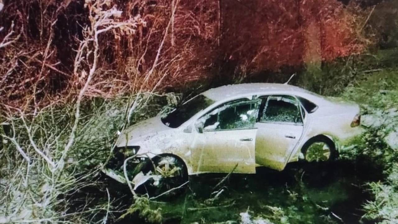 Главная картинка новости: В Коми за рулем Фольксвагена насмерть разбился 37-летний водитель