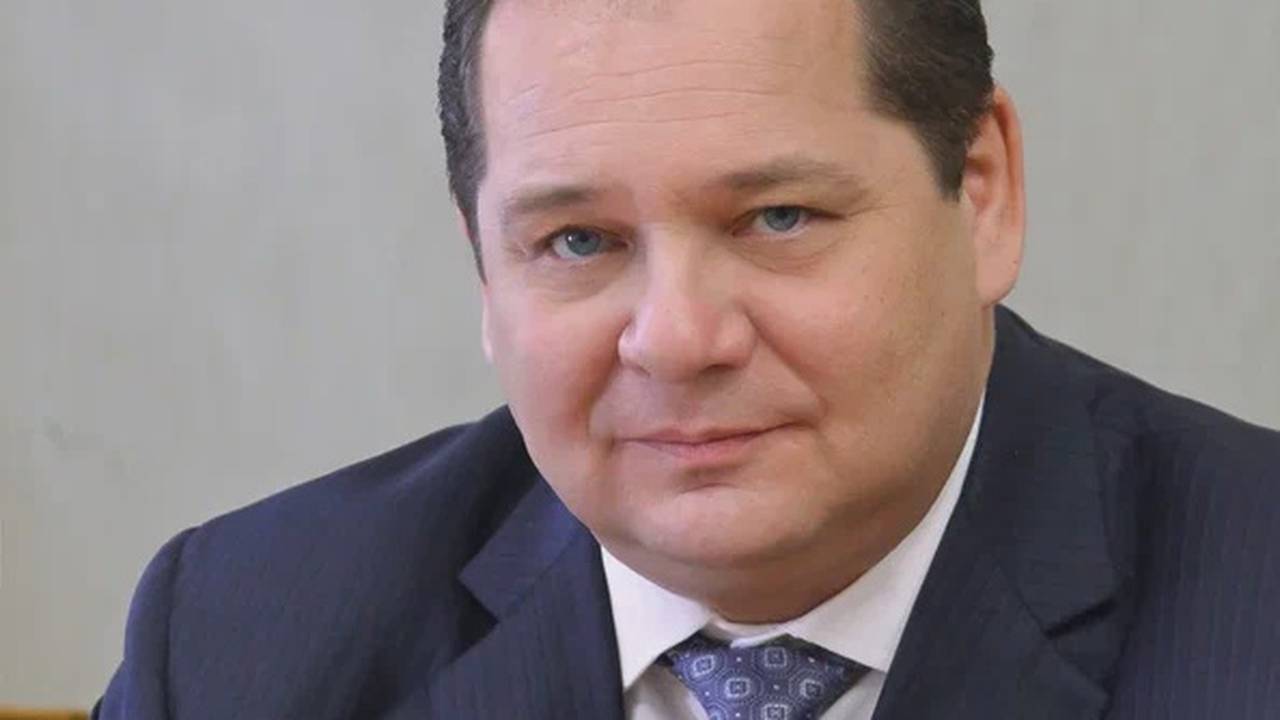 Главная картинка новости: Гольдштейн не намерен тотально менять работающую в Коми команду