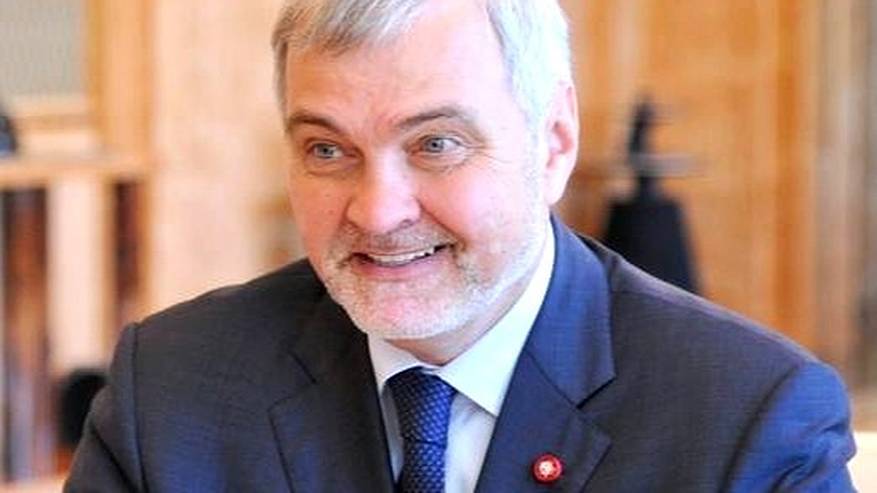 Главная картинка новости: Экс-глава Коми Владимир Уйба стал замначальника управления Минобороны