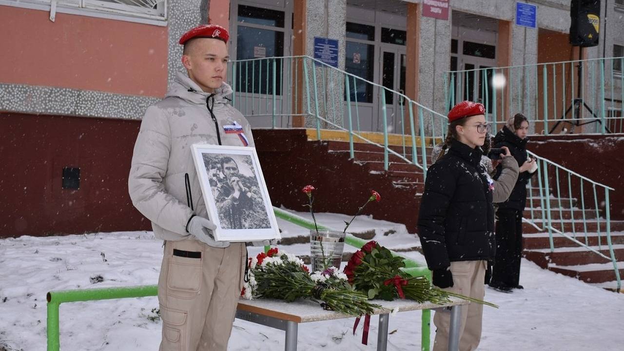 Главная картинка новости: В Коми увековечили память павшего защитника