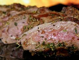 5 лучших горячих блюд из свинины на Новый год — 2025