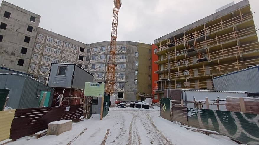 Главная картинка новости: На стройку инфекционной больницы в Коми направили больше рабочих