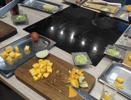 Как задобрить Зеленую Змею и стать богатым: что необходимо поставить на новогодний стол 2025