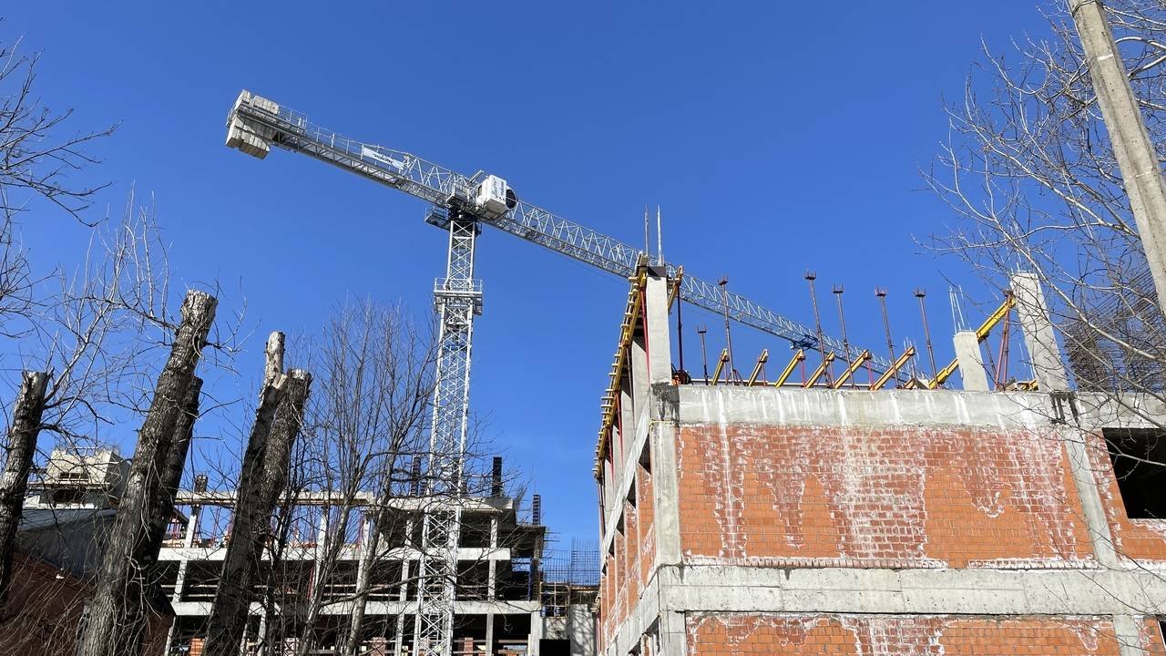 Главная картинка новости: Жилищный бум в Коми: рекордные показатели за 10 месяцев 2024 года