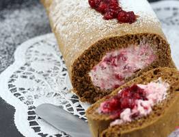 Как приготовить бисквитный рулет: 13 самых лучших рецептов