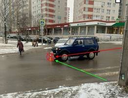 В Сыктывкаре пенсионерка попала под колеса "Нивы" на пешеходном переходе и получила травмы