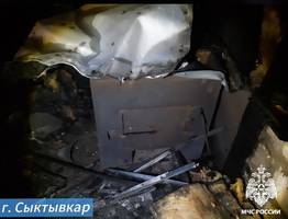На пожаре в Сыктывкаре спасатели вытащили из огня 31-летнего мужчину