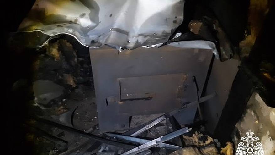 Главная картинка новости: На пожаре в Сыктывкаре спасатели вытащили из огня 31-летнего мужчину