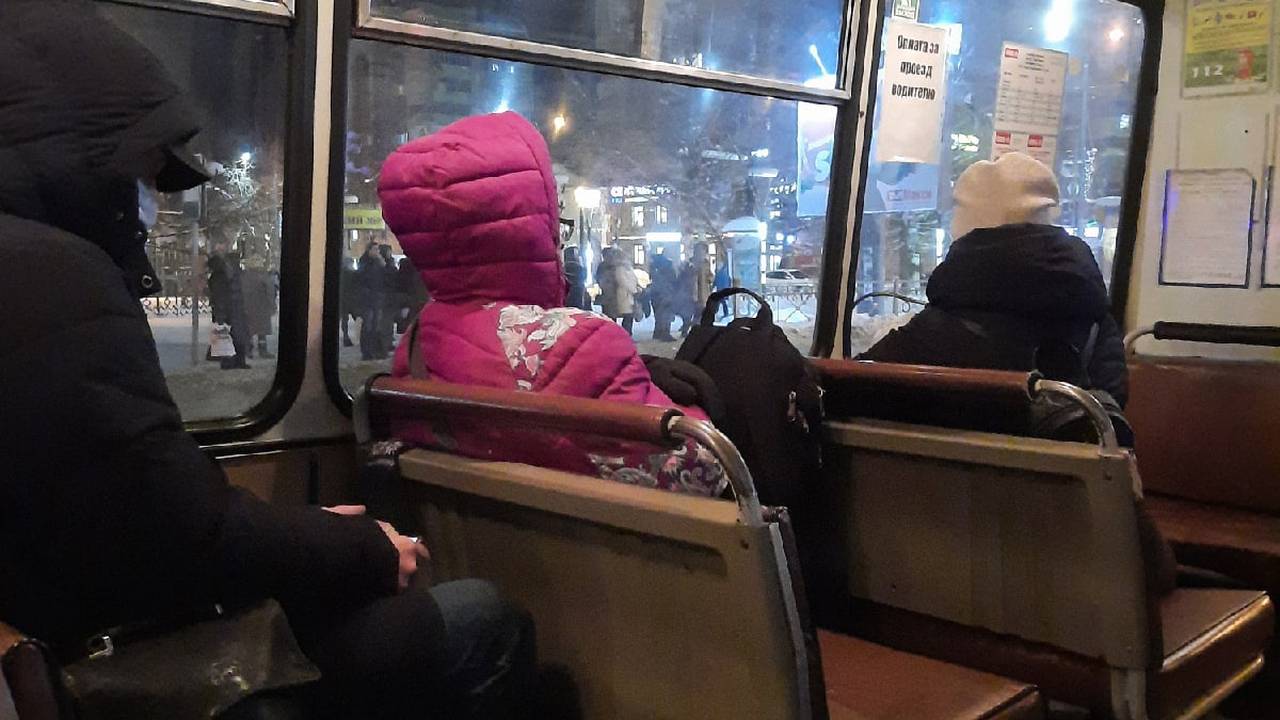 Главная картинка новости: В Сыктывкаре автоинспекторы проверяют все пассажирские автобусы