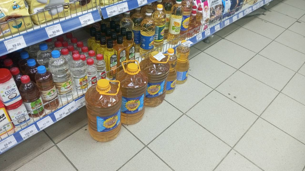 Красивая бутылка с химозной жидкостью: Роскачество обозначило худшие бренды растительного масла, которые не стоит брать даже по большой скидке