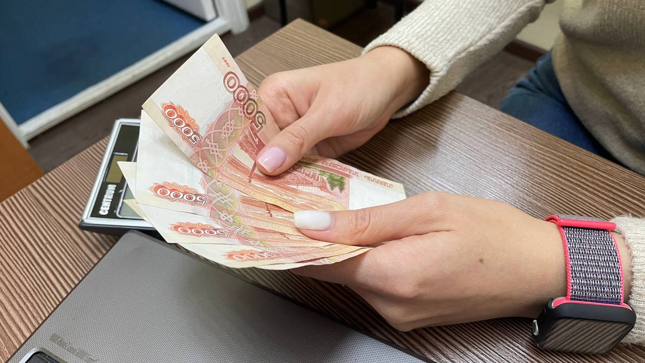 Главная картинка новости: В декабре будет три доплаты к пенсии. Пенсионерам объявили о приятном сюрпризе