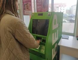 «С 2 декабря — запрещено». Всех, кто переводит деньги с карты на карту, ждет новый неприятный сюрприз