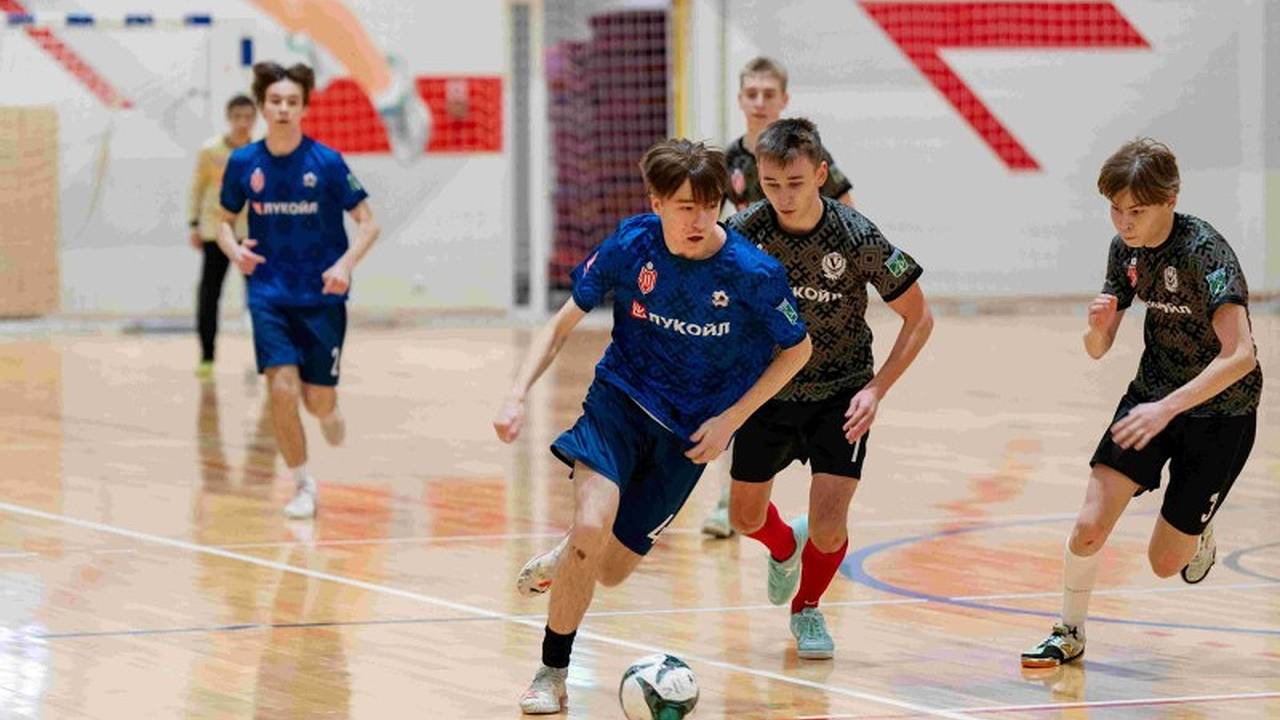 Главная картинка новости: В “Усинской футбольной лиге” определились первые победители