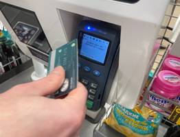 «С 7 декабря — запрещено». Всех, кто переводит деньги с карты на карту, ждет неприятный сюрприз