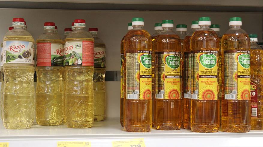 Главная картинка новости: Красивая бутылка с химозной жидкостью: Роскачество обозначило самые худшие бренды растительного масла, которые не стоит брать даже по большой скидке