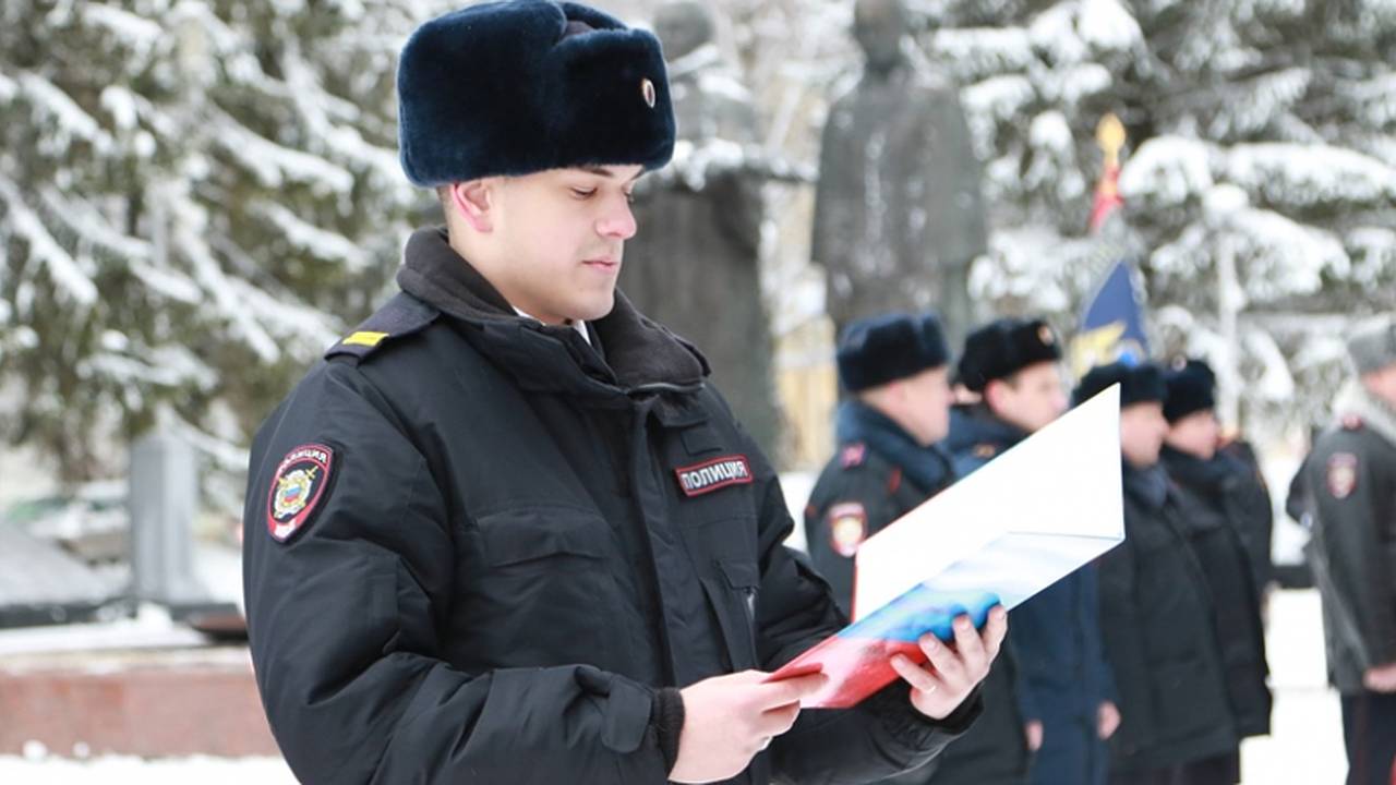 Главная картинка новости: В Коми привели к присяге слушателей Центра профподготовки полиции