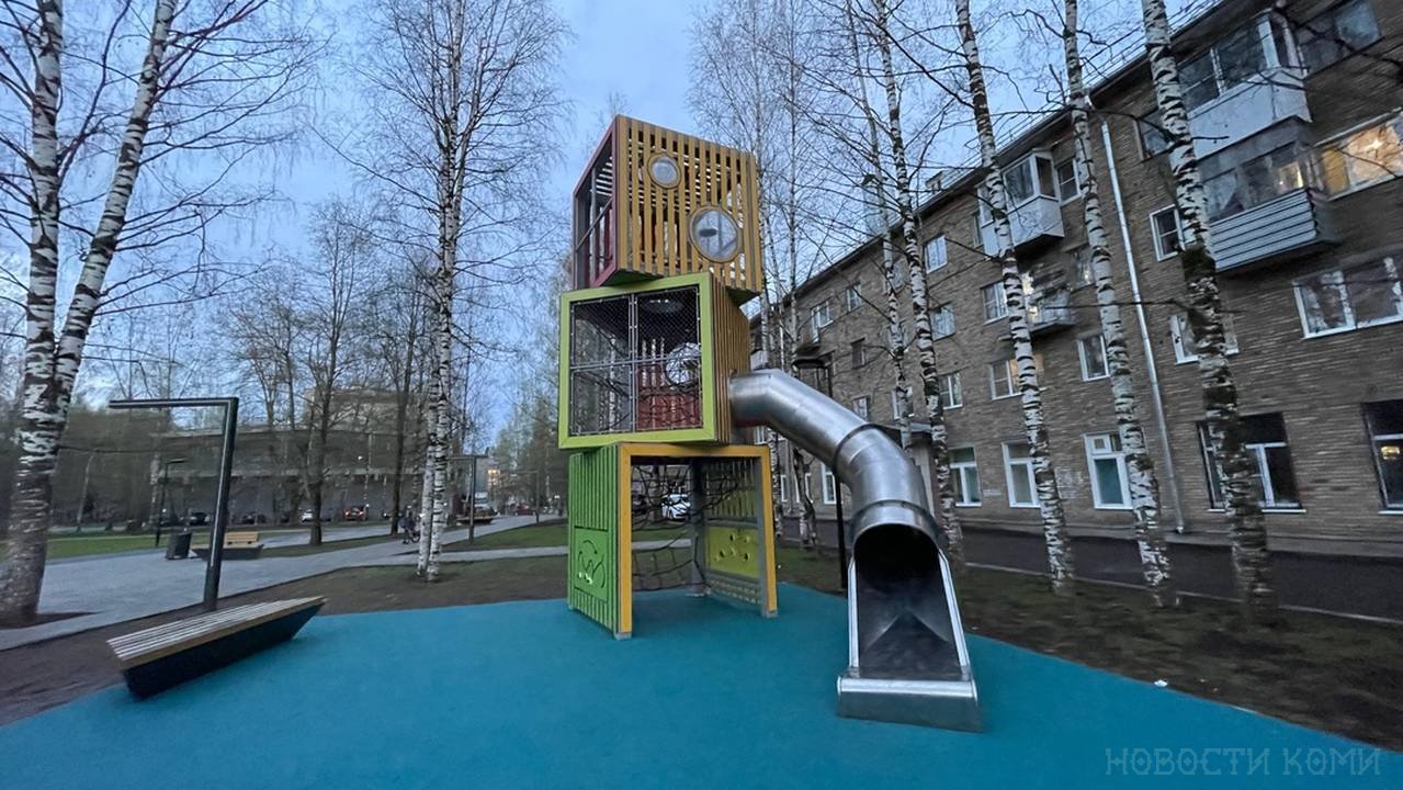 Главная картинка новости: В Коми два 10-летних ребенка получили травмы во время катания с горки