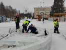 Ледовый городок на Стефановской площади в Сыктывкаре обеспечили ледовыми блоками и праздничной иллюминацией