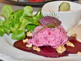 Так «Шубу» вы еще не делали — не классика, но намного роскошнее: рецепт салата «Тройной тулуп» — идеально на Новый год-2025