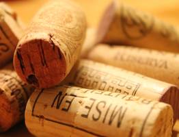 Не мусор, а «золото»: опытные хозяйки пробки от бутылок не выбрасывают, а «жарят» — эффект через несколько часов