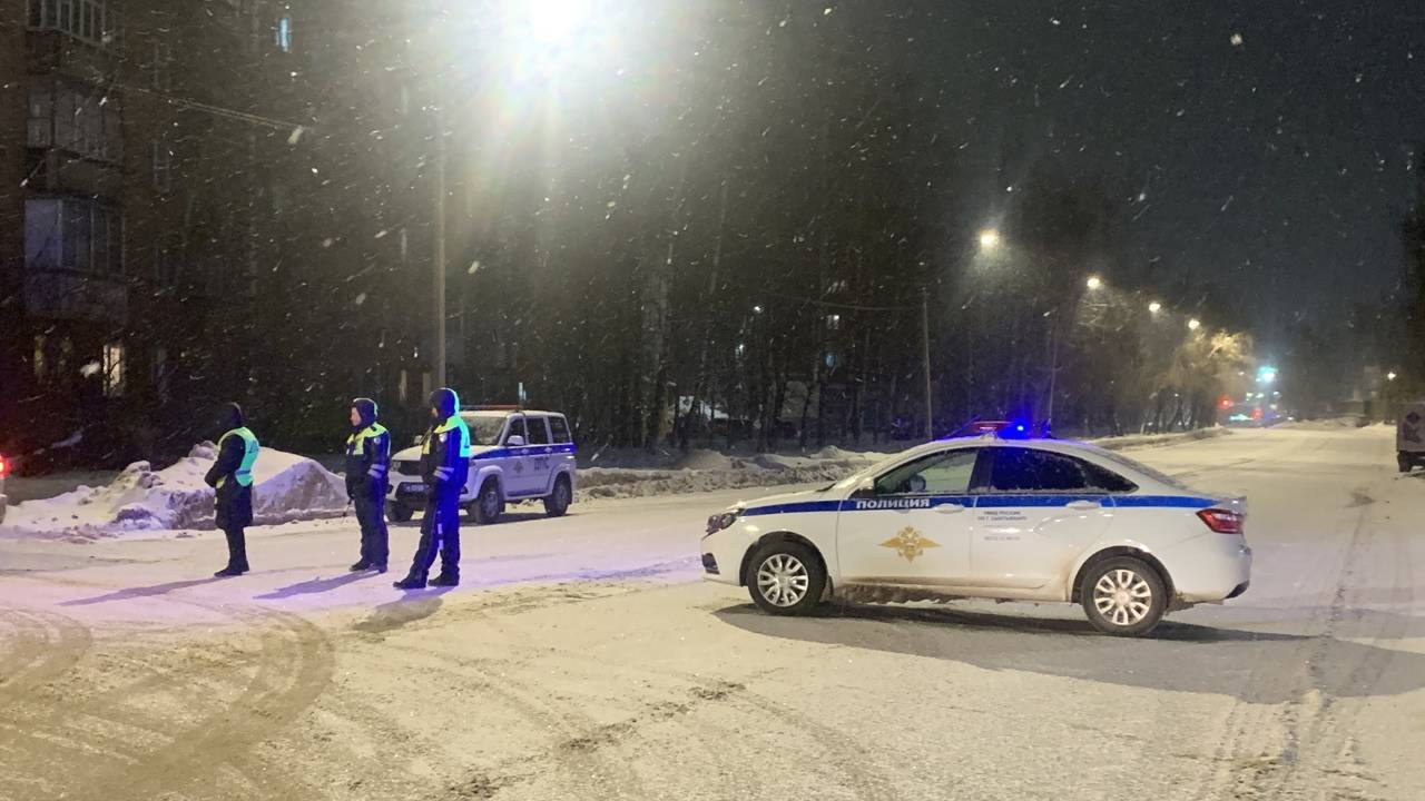 Главная картинка новости: Смертельная авария в Коми: водитель легковушки погиб после столкновения с микро-грузовиком JAC