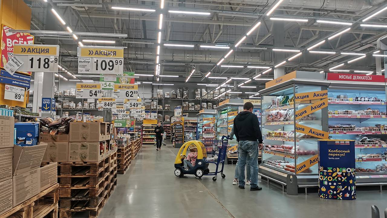 Главная картинка новости: Гонялись за ними с ноября: 6 дефицитных товаров на Новый год в СССР - сейчас это скупают моментально