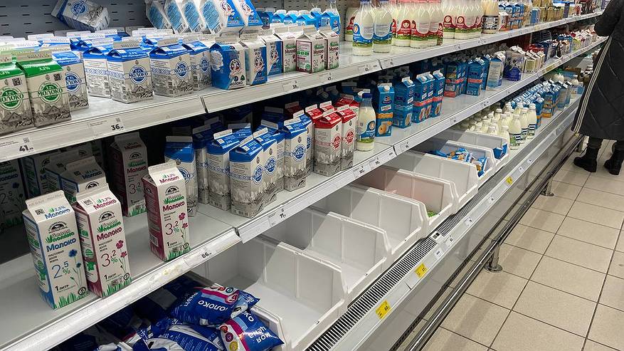 Главная картинка новости: "Это не молоко, а вода с мелом"- Росконтроль назвал марки молока, которые полетели в чёрный список