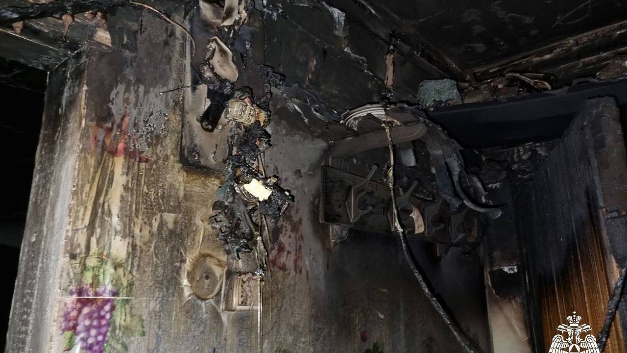 Главная картинка новости: В Коми неосторожное обращение с огнём привело к смерти женщины