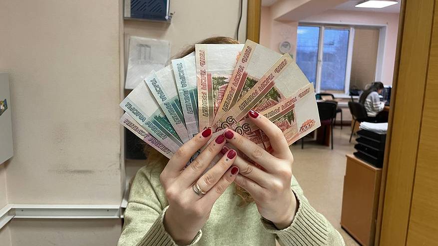 Главная картинка новости: Купюры больше не примут в магазинах уже с 1 января - неожиданный сюрприз для всех россиян