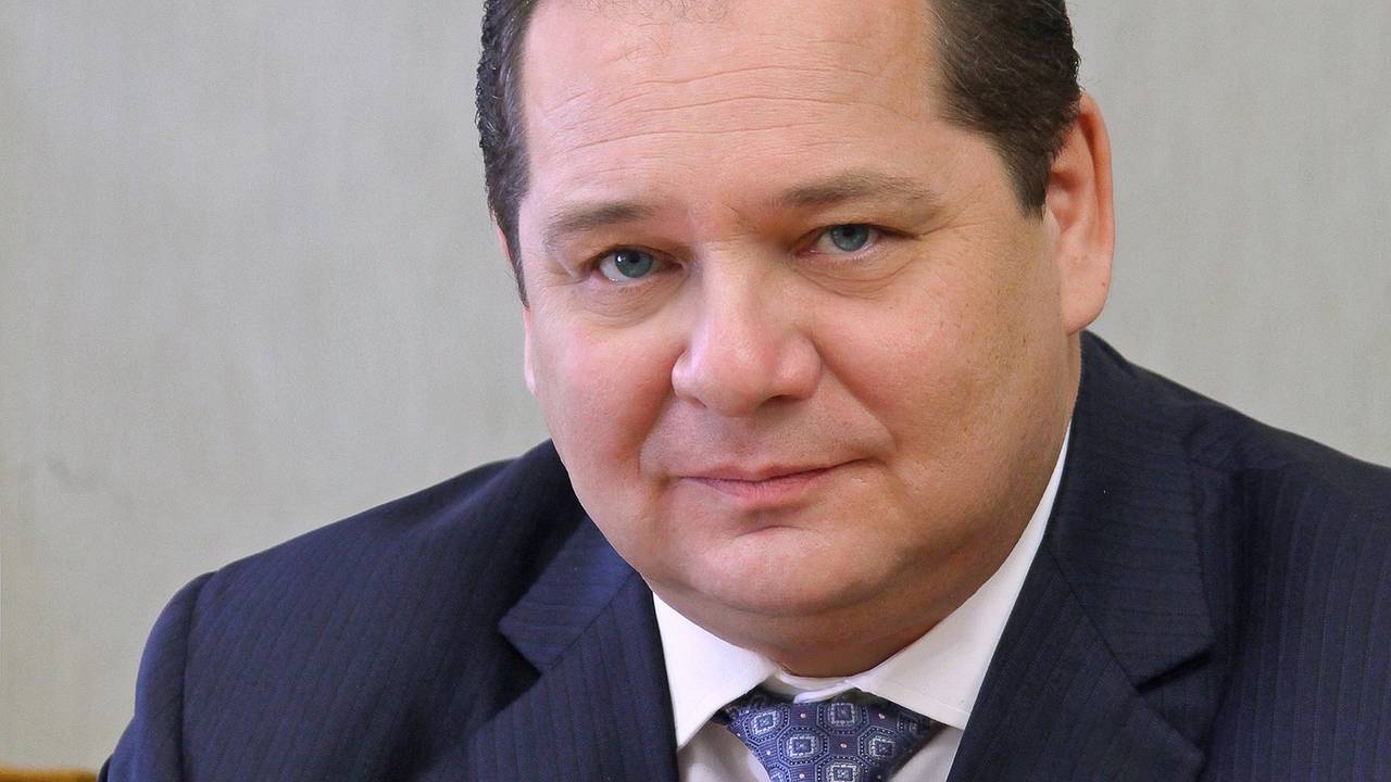 Главная картинка новости: Ростислав Гольдштейн указал чиновникам на их места