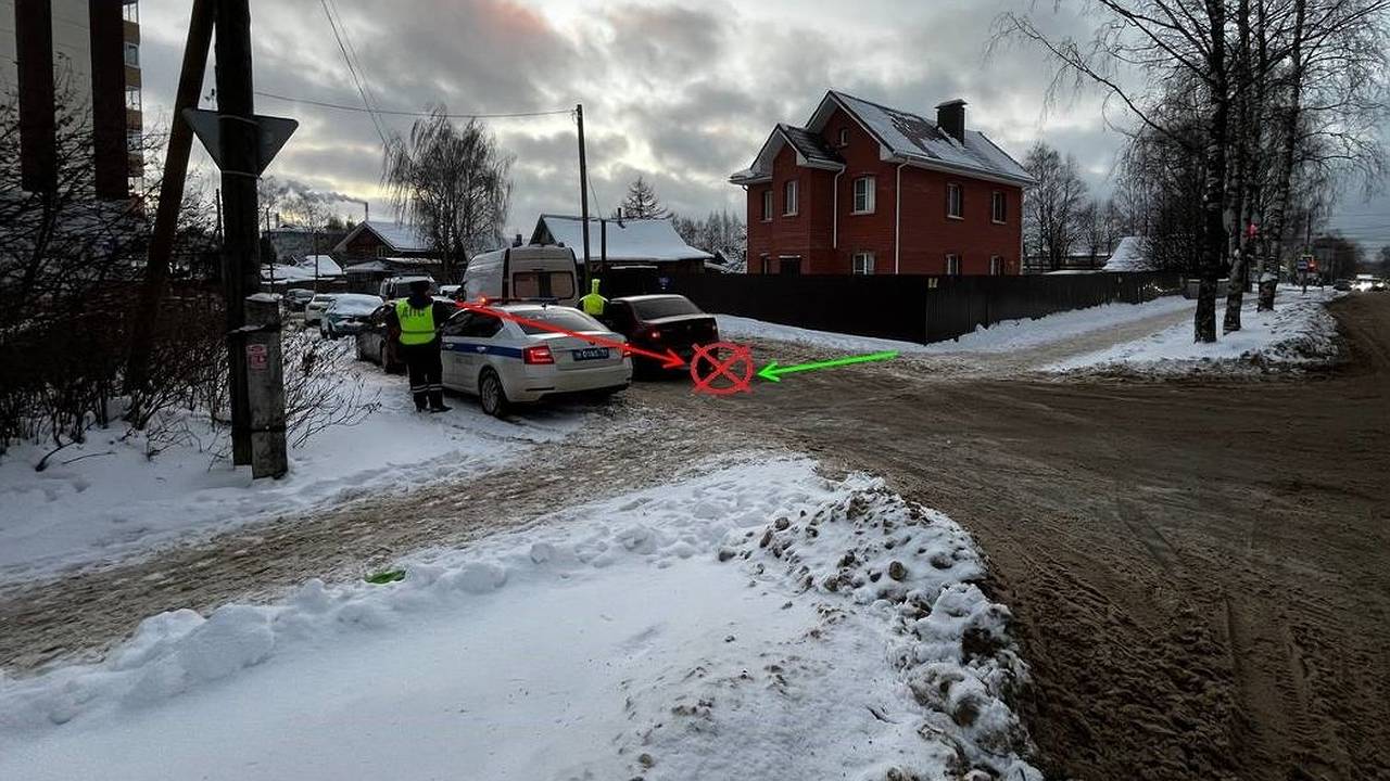 Главная картинка новости: В Коми ищут водителя, оставившего пострадавшего пешехода без помощи
