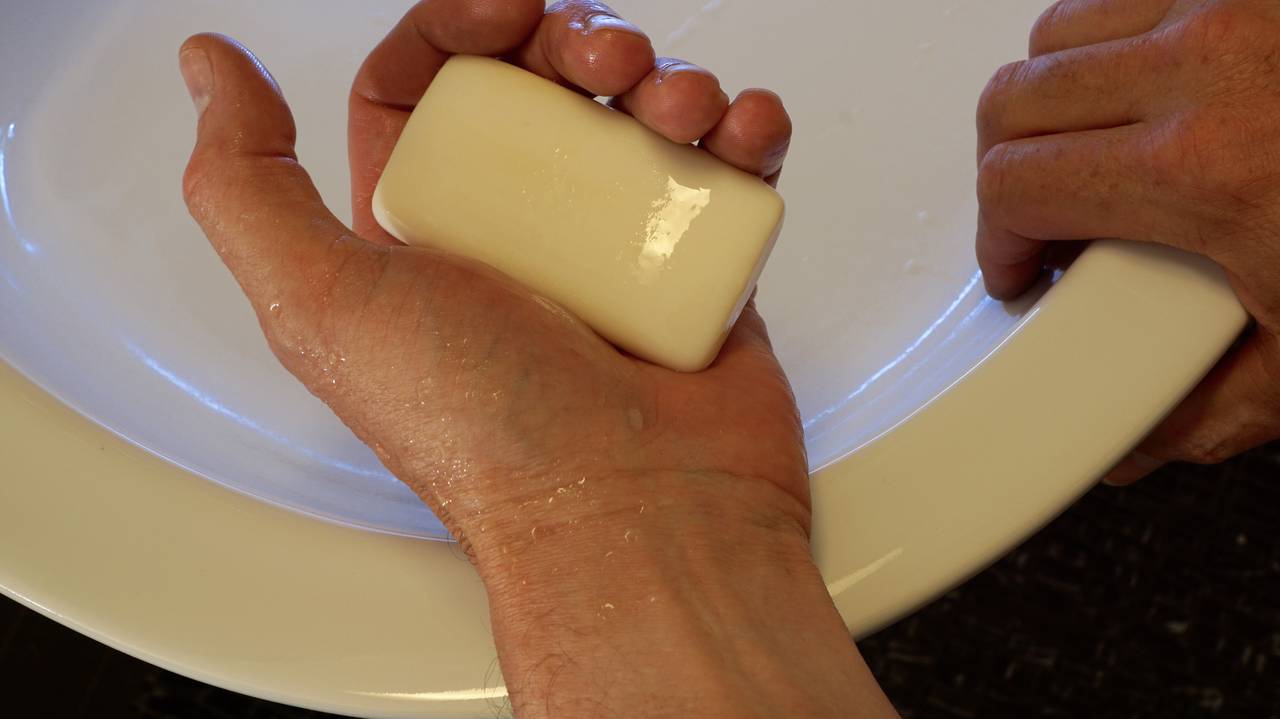 Главная картинка новости: Смешайте марганцовку с мылом, и все проблемы будут решены — золотой лайфхак