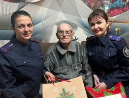 СК Коми поздравил ветерана ВОв и подопечных дома престарелых с Новым годом