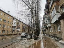 Сотни раз нарушивший ПДД водитель опрокинулся в кювет на трассе в Коми