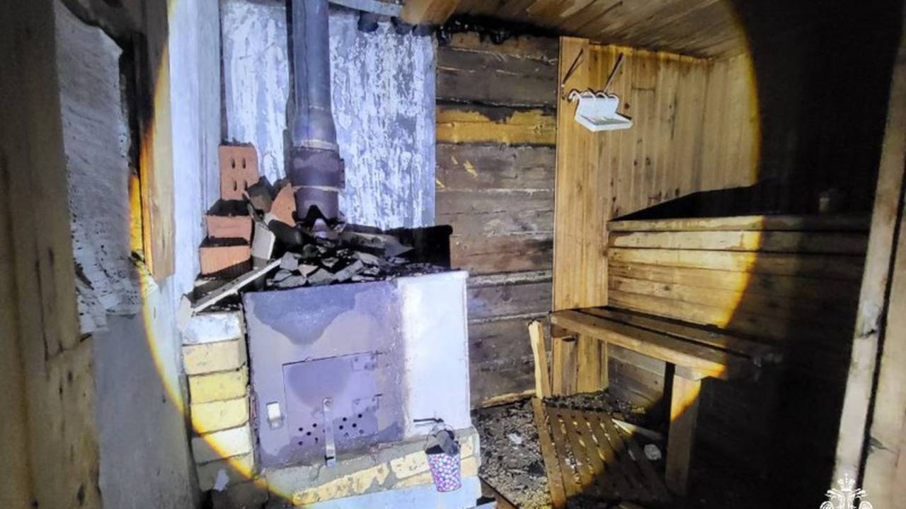 В Коми неисправная печь стала причиной сильного пожара в бане