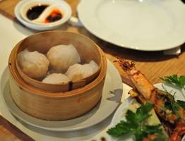 Только опытные хозяйки готовят тесто для пельменей только так: мягкое и нежное – при варке не развалится и не слипается