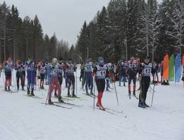 Около сотни спортсменов приняли участие в "Новогодней лыжной гонке"